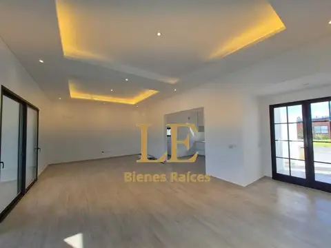 Casa 5 ambientes con 4 baños