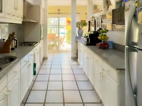 Casa en venta Abril Club de Campo 7amb Berazategui