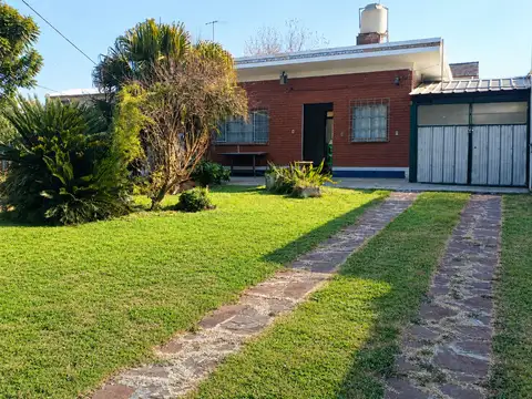 VENTA CASA 3 AMB. GARAGE PARRILLA VILLA UDAONDO