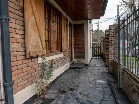 CASA EN VENTA 4 AMBIENTES ALEJANDRO KORN