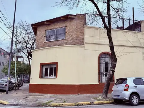VENTA CASA 4 AMBIENTES LOTE PROPIO TERRAZA SALÓN QUINCHO EN BARRACAS