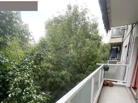 Al frente,  cerca Est. Belgrano R