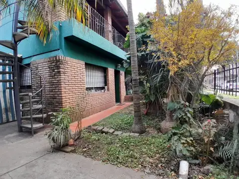 VENTA CASA- JARDIN Y DEPARTAMENTO BARRIO SARMIENTO