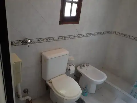 VENTA CASA- JARDIN Y DEPARTAMENTO BARRIO SARMIENTO