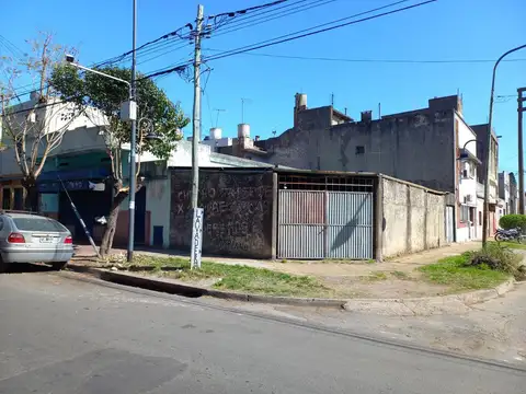 MEJICO 4400 - CASA   LOCAL   GALPON - LOTE 240 MTS - V.MARTELLI - VENDE -