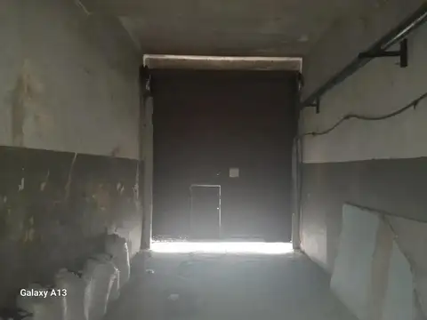 Venta de galpón de 400 m² y vivienda de 3 amb.