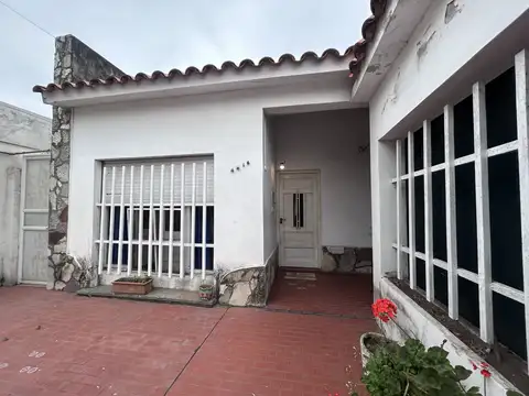 Casa en Venta en Celedonio Escalada, USD 85.000
