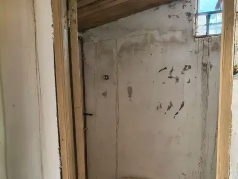 CAPITAN BERMUDEZ - OPORTUNIDAD EN VENTA - LOTE CON PEQUEÑA EDIFICACION A MEJORAR