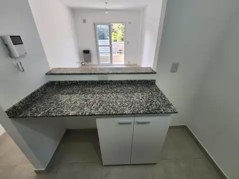 MONOAMBIENTE CON COCHERA