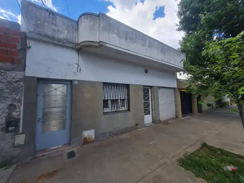 Departamento tipo casa 2 ambientes contrafrente con  patio y terraza