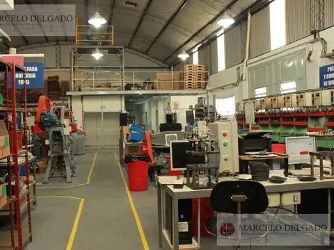 Depósito - Galpón de 1300 m2 - GERLI  Avellaneda- VENTA - Puente Grua
