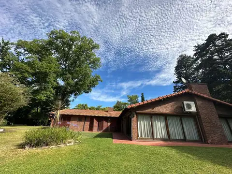 Casa 6 ambientes con 4 baños