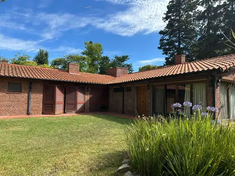 Casa en Venta - Lote en Esquina 2588 m² - Highland Park Country Club