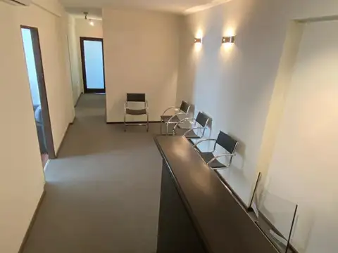 Oficina en venta sobre la Peatonal Córdoba 