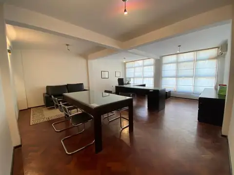 Oficina en venta sobre la Peatonal Córdoba 