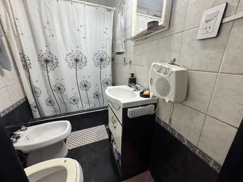 CASA CON DEPTO EN VENTA BURZACO