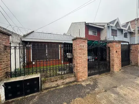 CASA CON DEPTO EN VENTA BURZACO