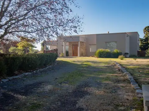 VENTA CASA 3 AMB CARLOS KEEN PRIMAV GOLF C/PILETA