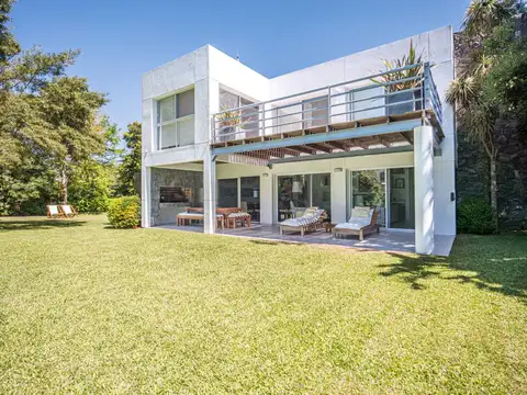 Casa en alquiler de 3 dormitorios en barrio El Golf