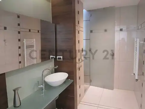 Edificio Corporativo en Venta. Totalmente equipado en Calle Paso de Los Andes