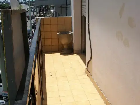 PH 4 AMB EN LINIERS CON PATIO Y BALCON