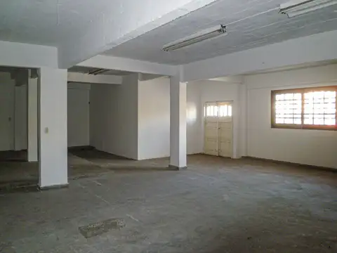 VENTA LOCAL B RIVADAVIA  EN DOS PLANTAS DE 631 M2