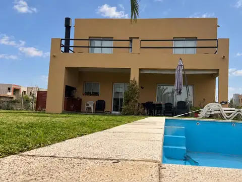 Venta | Casa en Vila Marina | 3 dormitorios, pileta y 2 amarras