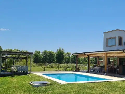 Casa en venta de 4 ambientes en el Barrio El Malacate Club Hipico Exaltacion de la Cruz