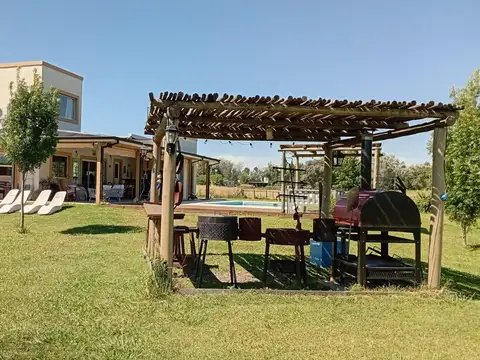 Casa en Venta con 6 cocheras