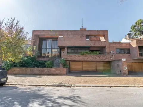 Casa en venta de 7 ambientes, 3 cocheras en Belgrano R.