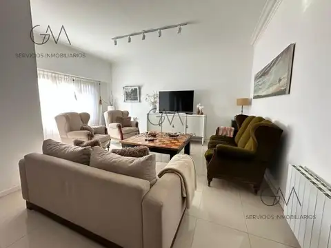 Casa en Alquiler con 1 cochera