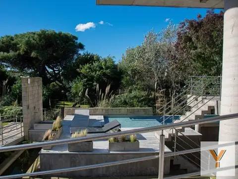 Casa en Venta en Carilo, USD 1.133.000