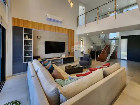 Casa 5 ambientes con 2 baños