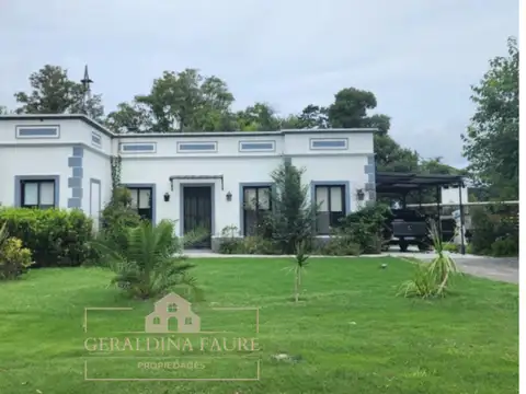 Casa en venta c/ cochera en Santa Catalina
