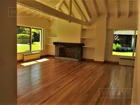 Casa 7 ambientes con 2 baños