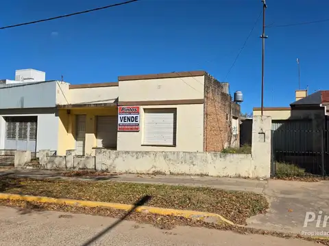 Casa 5 ambientes con 1 baño