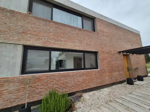 Casa en Alquiler en San Sebastián, USD 1.400