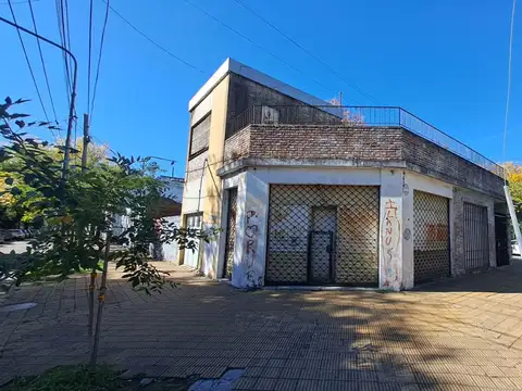 VENTA CASA CON TERRAZA Y COCHERA LANUS OESTE