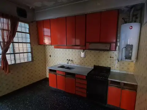 Casa 5 ambientes con 2 baños