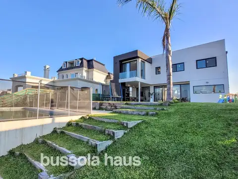 Casa en venta 6 ambientes en barrio Costas Puertos Escobar