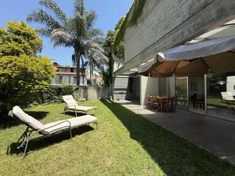 Casa racionalista en Venta, ubicada en Martínez de Av. del Libertador al Río.