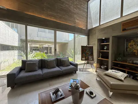 Casa racionalista en Venta, ubicada en Martínez de Av. del Libertador al Río.