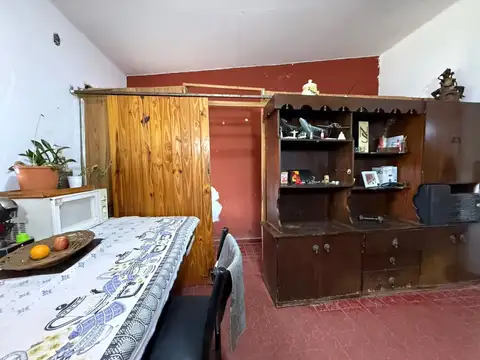Casa 9 ambientes con 2 baños