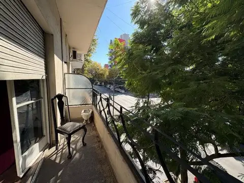 3 AMBIENTES FRENTE BALCON Y PATIO