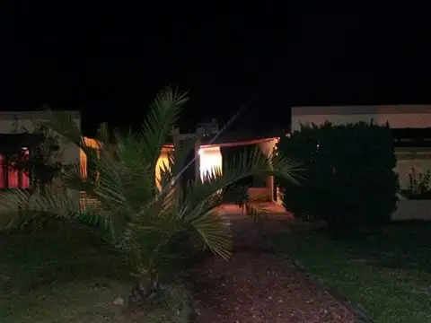 Casa en Venta con 3 cocheras