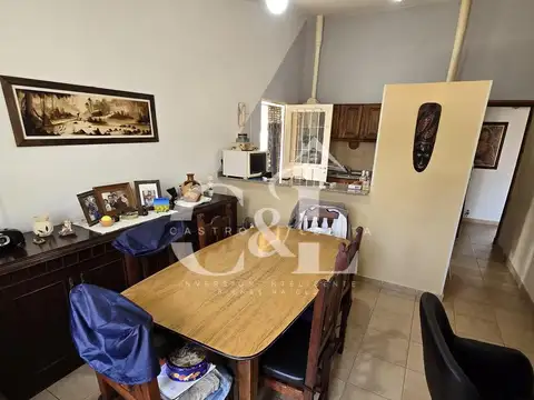 Casa 5 ambientes con 1 baño