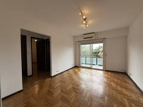 Av. del Libertador 8440, Piso 5. Departamento 3 ambientes. Balcón. Al frente.