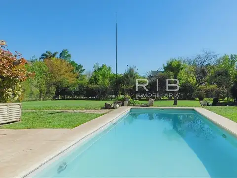 Casa en Venta con 4 cocheras