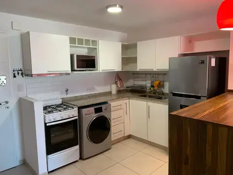 Cnel R L Falcon 2100, Piso 3