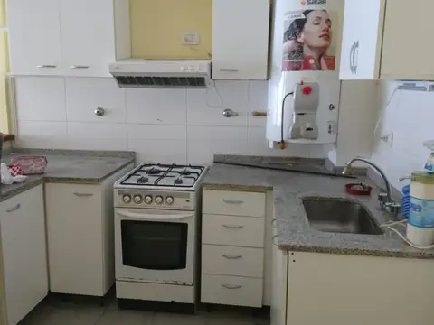 Castro Barros 1600, Piso 1